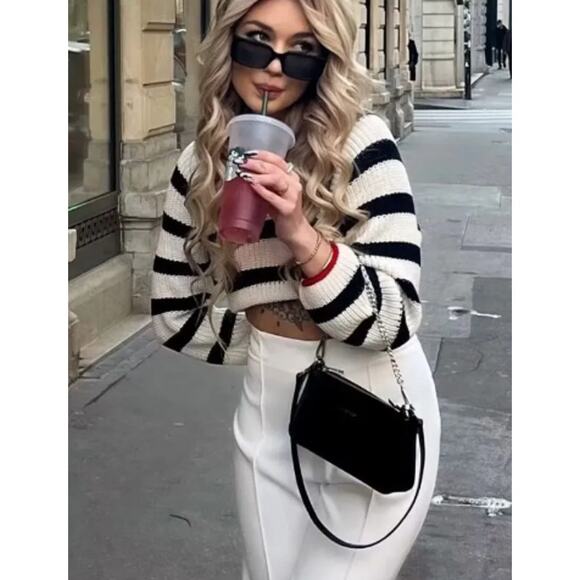 Set You Free Backless Knitted Crop Top - Edgy Elegance by Chicgenes - Picture 3 of 6